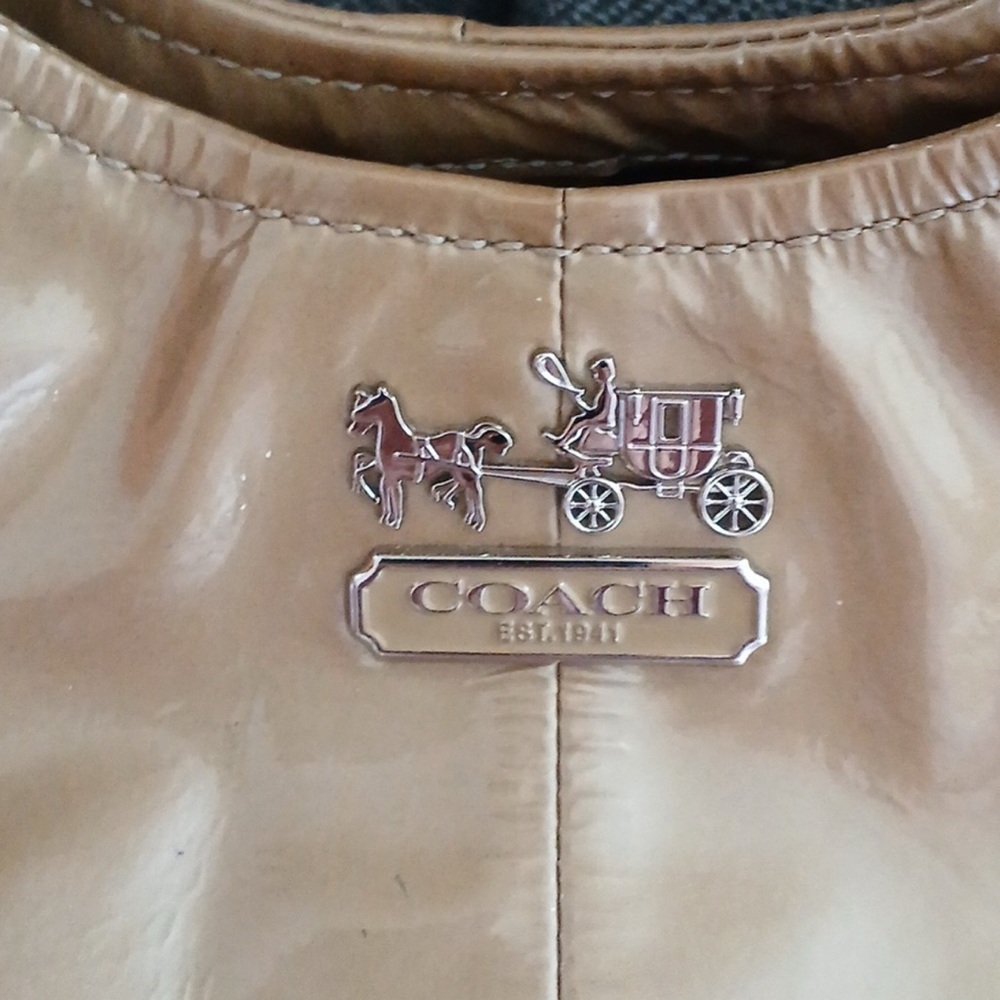 Coach Madison Maggie Gold Patent Leather Hobo Shoulder Bag EUC - Picture 5 of 11